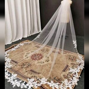 Elegant White Floral Lace Wedding Veil